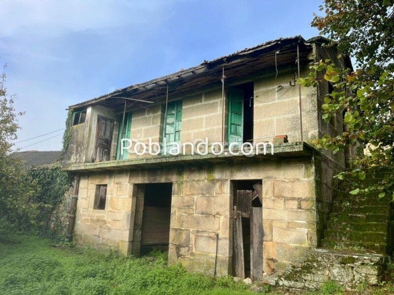 ENORME POTENCIAL DE ESTE INMUEBLE DEL RURAL QUE NECESITA REFORMA INTEGRAL EN SU INTERIOR Y TEJADO. CUENTA CON PATIO DELANTERO Y OTRAS DOS FINCAS COLINDANTES. A TORRE DE LOEDA, PIÑOR, OURENSE (SPAIN).