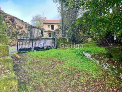 ENORME POTENCIAL DE ESTE INMUEBLE DEL RURAL QUE NECESITA REFORMA INTEGRAL EN SU INTERIOR Y TEJADO. CUENTA CON PATIO DELANTERO Y OTRAS DOS FINCAS COLINDANTES. A TORRE DE LOEDA, PIÑOR, OURENSE (SPAIN).