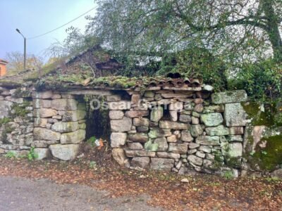 ENORME POTENCIAL DE ESTE INMUEBLE DEL RURAL QUE NECESITA REFORMA INTEGRAL EN SU INTERIOR Y TEJADO. CUENTA CON PATIO DELANTERO Y OTRAS DOS FINCAS COLINDANTES. A TORRE DE LOEDA, PIÑOR, OURENSE (SPAIN).