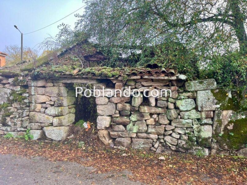 ENORME POTENCIAL DE ESTE INMUEBLE DEL RURAL QUE NECESITA REFORMA INTEGRAL EN SU INTERIOR Y TEJADO. CUENTA CON PATIO DELANTERO Y OTRAS DOS FINCAS COLINDANTES. A TORRE DE LOEDA, PIÑOR, OURENSE (SPAIN).