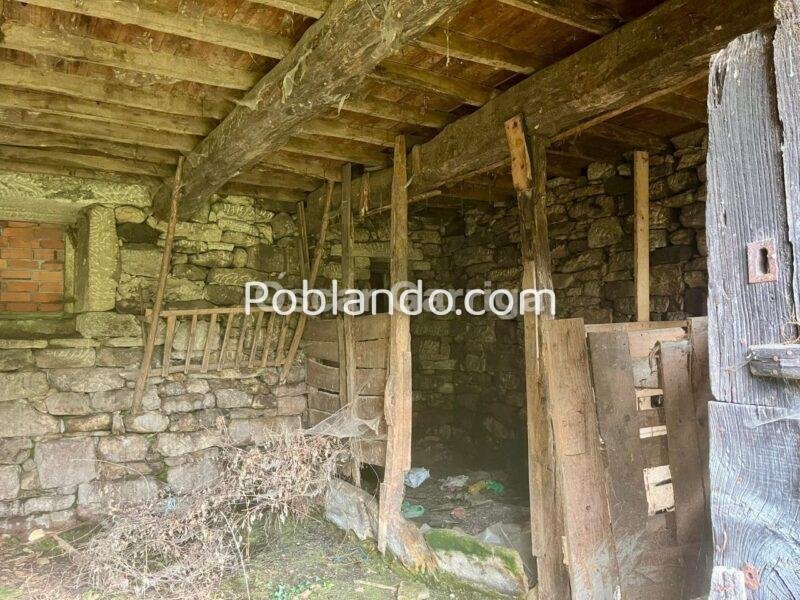 ENORME POTENCIAL DE ESTE INMUEBLE DEL RURAL QUE NECESITA REFORMA INTEGRAL EN SU INTERIOR Y TEJADO. CUENTA CON PATIO DELANTERO Y OTRAS DOS FINCAS COLINDANTES. A TORRE DE LOEDA, PIÑOR, OURENSE (SPAIN).