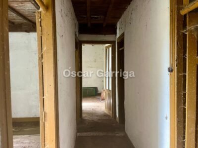 ENORME POTENCIAL DE ESTE INMUEBLE DEL RURAL QUE NECESITA REFORMA INTEGRAL EN SU INTERIOR Y TEJADO. CUENTA CON PATIO DELANTERO Y OTRAS DOS FINCAS COLINDANTES. A TORRE DE LOEDA, PIÑOR, OURENSE (SPAIN).