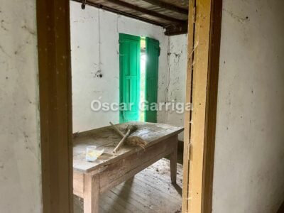 ENORME POTENCIAL DE ESTE INMUEBLE DEL RURAL QUE NECESITA REFORMA INTEGRAL EN SU INTERIOR Y TEJADO. CUENTA CON PATIO DELANTERO Y OTRAS DOS FINCAS COLINDANTES. A TORRE DE LOEDA, PIÑOR, OURENSE (SPAIN).