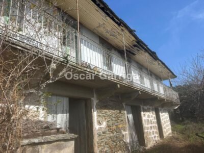 PRECIOSA CASA DEL RURAL PARA REFORMAR, CON FINCA, PATIO Y DOS HÓRREOS. GABIÁN, BOBORÁS (OURENSE).