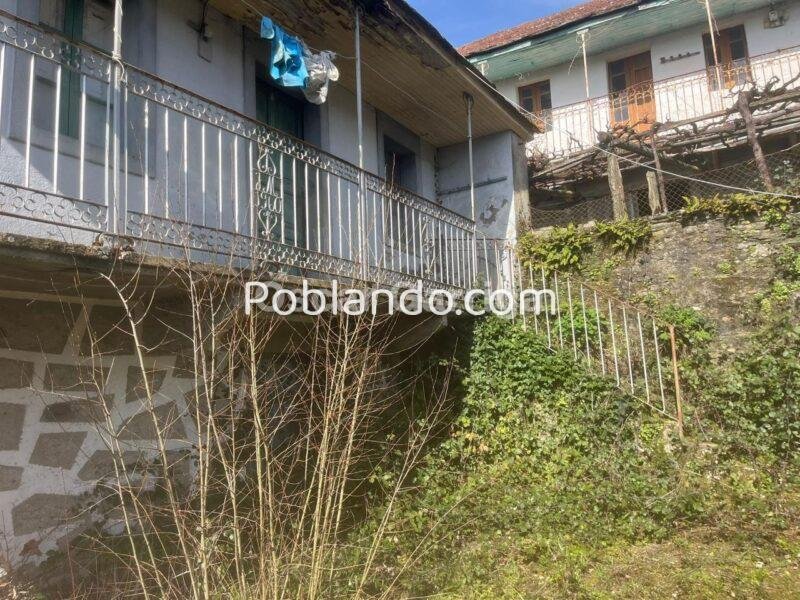PRECIOSA CASA DEL RURAL PARA REFORMAR, CON FINCA, PATIO Y DOS HÓRREOS. GABIÁN, BOBORÁS (OURENSE).