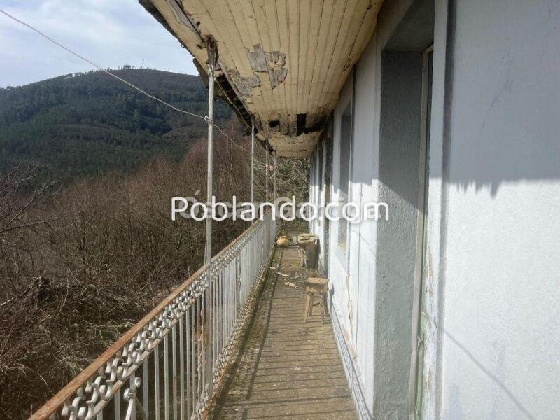 PRECIOSA CASA DEL RURAL PARA REFORMAR, CON FINCA, PATIO Y DOS HÓRREOS. GABIÁN, BOBORÁS (OURENSE).