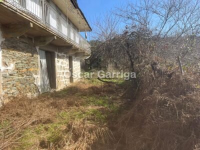 PRECIOSA CASA DEL RURAL PARA REFORMAR, CON FINCA, PATIO Y DOS HÓRREOS. GABIÁN, BOBORÁS (OURENSE).
