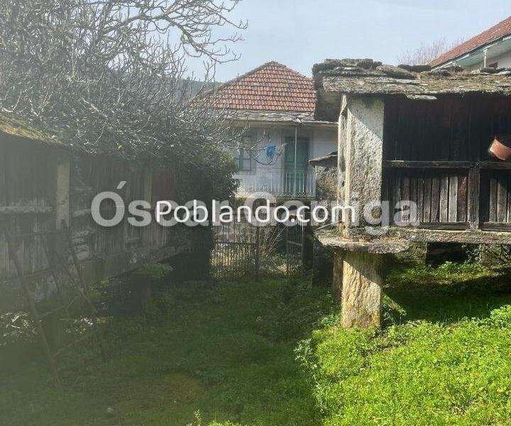 PRECIOSA CASA DEL RURAL PARA REFORMAR, CON FINCA, PATIO Y DOS HÓRREOS. GABIÁN, BOBORÁS (OURENSE).