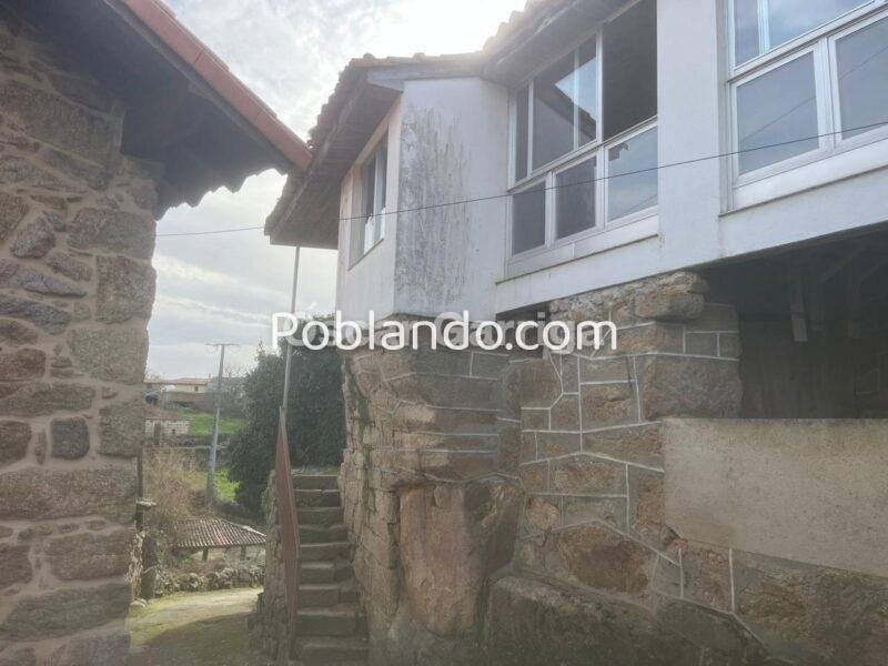 CASA DE PUEBLO CON INMUEBLES ANEXOS, UBICADA A 10 MINUTOS DE OURENSE CAPITAL. O PEREIRO DE AGUIAR (OURENSE).