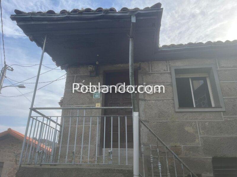 CASA DE PUEBLO CON INMUEBLES ANEXOS, UBICADA A 10 MINUTOS DE OURENSE CAPITAL. O PEREIRO DE AGUIAR (OURENSE).