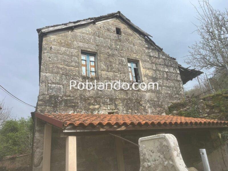 FANTÁSTICO POTENCIAL DE ESTA CASA DEL RURAL GALLEGO PARA RESTAURAR DESDE SU ESTRUCTURA. CANGUES, O IRIXO (OURENSE).