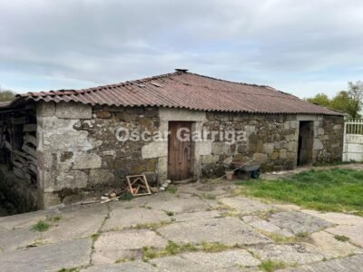 FANTÁSTICA PROPIEDAD COMPUESTA DE VIVIENDA, CAPILLA, PAJAR, HÓRREO,... DENTRO DE UNA FINCA DE 20.000 M2. CHANTADA, LUGO (SPAIN)