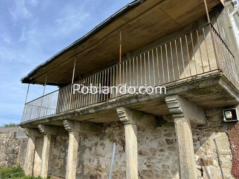 ENORME POTENCIAL DE ESTE INMUEBLE COMPUESTO POR VIVIENDA Y FINCA CERRADA CON POZO, HÓRREO Y PALOMAR. Carballeda, Piñor, Ourense (Spain).