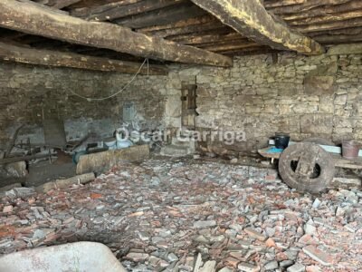 ENORME POTENCIAL DE ESTE INMUEBLE COMPUESTO POR VIVIENDA Y FINCA CERRADA CON POZO, HÓRREO Y PALOMAR. Carballeda, Piñor, Ourense (Spain).