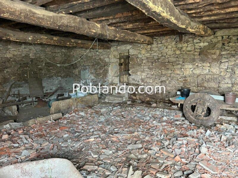 ENORME POTENCIAL DE ESTE INMUEBLE COMPUESTO POR VIVIENDA Y FINCA CERRADA CON POZO, HÓRREO Y PALOMAR. Carballeda, Piñor, Ourense (Spain).