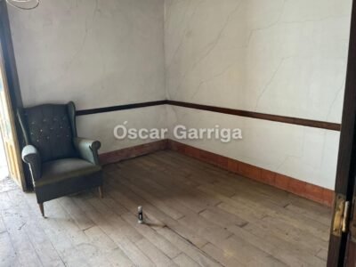 ENORME POTENCIAL DE ESTE INMUEBLE COMPUESTO POR VIVIENDA Y FINCA CERRADA CON POZO, HÓRREO Y PALOMAR. Carballeda, Piñor, Ourense (Spain).