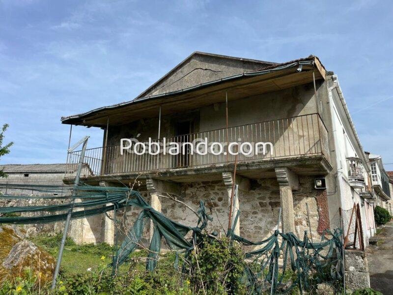 ENORME POTENCIAL DE ESTE INMUEBLE COMPUESTO POR VIVIENDA Y FINCA CERRADA CON POZO, HÓRREO Y PALOMAR. Carballeda, Piñor, Ourense (Spain).
