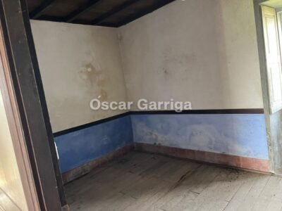 ENORME POTENCIAL DE ESTE INMUEBLE COMPUESTO POR VIVIENDA Y FINCA CERRADA CON POZO, HÓRREO Y PALOMAR. Carballeda, Piñor, Ourense (Spain).