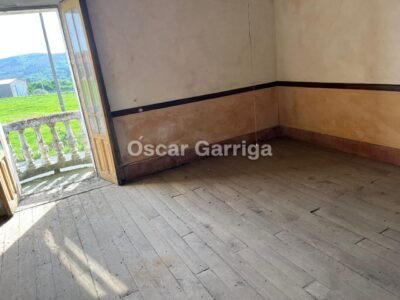 ENORME POTENCIAL DE ESTE INMUEBLE COMPUESTO POR VIVIENDA Y FINCA CERRADA CON POZO, HÓRREO Y PALOMAR. Carballeda, Piñor, Ourense (Spain).