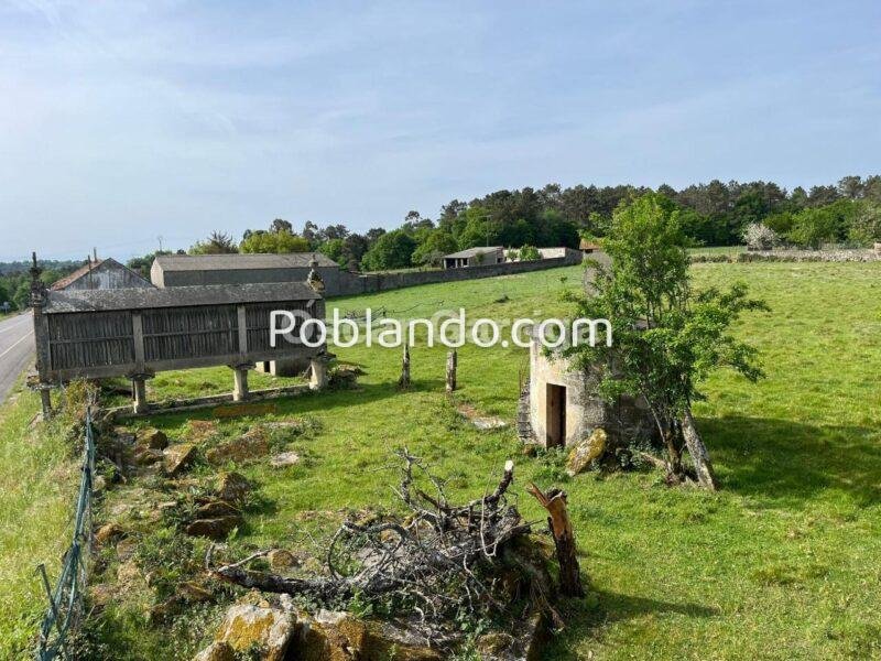 ENORME POTENCIAL DE ESTE INMUEBLE COMPUESTO POR VIVIENDA Y FINCA CERRADA CON POZO, HÓRREO Y PALOMAR. Carballeda, Piñor, Ourense (Spain).