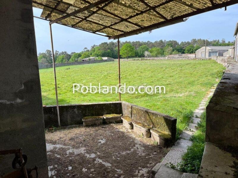 ENORME POTENCIAL DE ESTE INMUEBLE COMPUESTO POR VIVIENDA Y FINCA CERRADA CON POZO, HÓRREO Y PALOMAR. Carballeda, Piñor, Ourense (Spain).