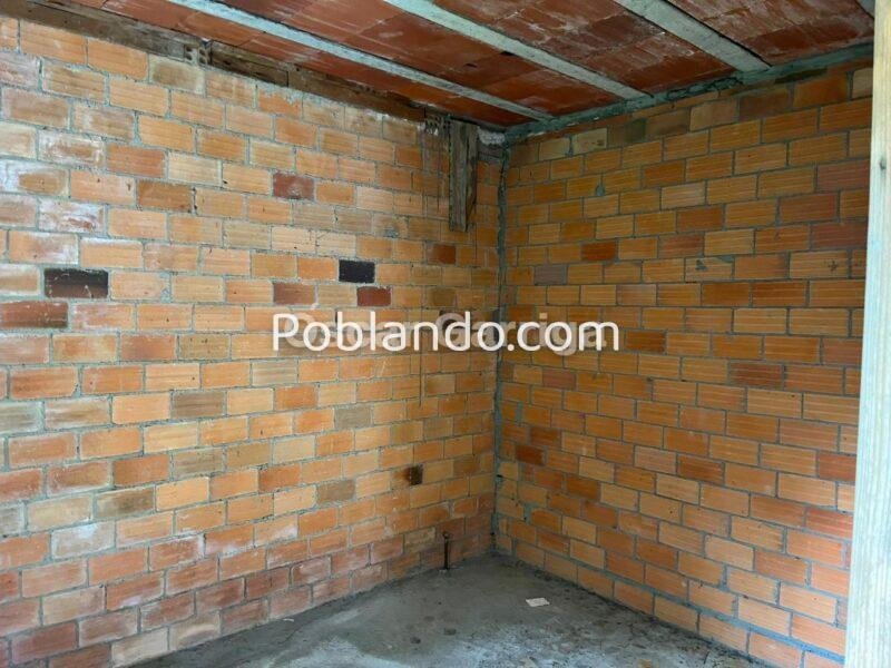 CASA PARA FINALIZAR, CON ESTRUCTURA, DIVISIONES REALIZADAS Y TEJADO EN PERFECTO ESTADO. TAMALLANCOS, VILLAMARÍN (OURENSE)