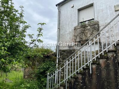 CASA DEL RURAL, CON FORJADO DE HORMIGÓN Y FINCA COLINDANTE, A SOLO 2 KM DE O CARBALLIÑO.
