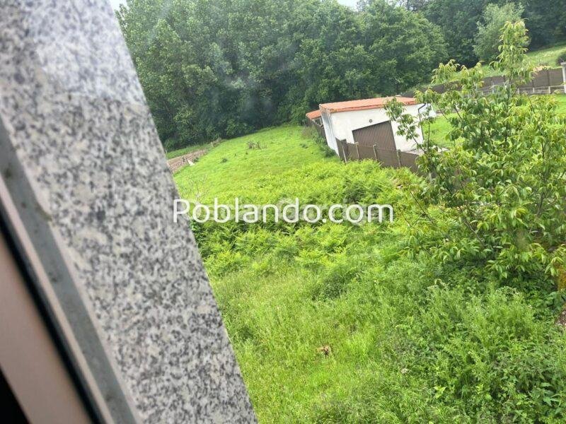 CASA DEL RURAL, CON FORJADO DE HORMIGÓN Y FINCA COLINDANTE, A SOLO 2 KM DE O CARBALLIÑO.