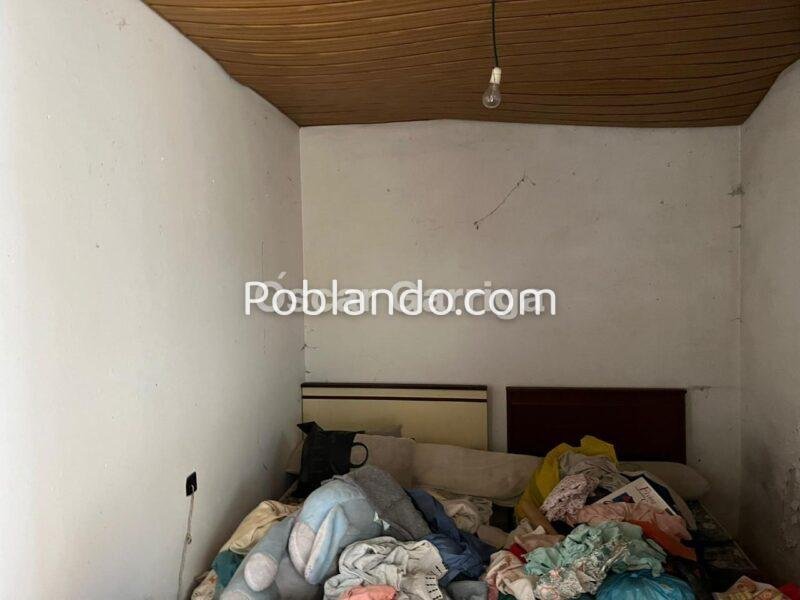 CASA DEL RURAL, CON FORJADO DE HORMIGÓN Y FINCA COLINDANTE, A SOLO 2 KM DE O CARBALLIÑO.