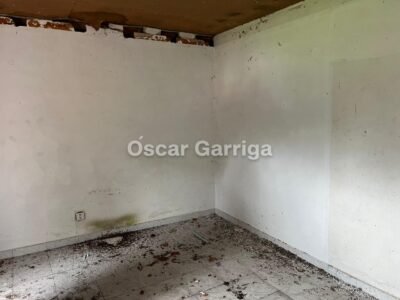 CASA DEL RURAL, CON FORJADO DE HORMIGÓN Y FINCA COLINDANTE, A SOLO 2 KM DE O CARBALLIÑO.