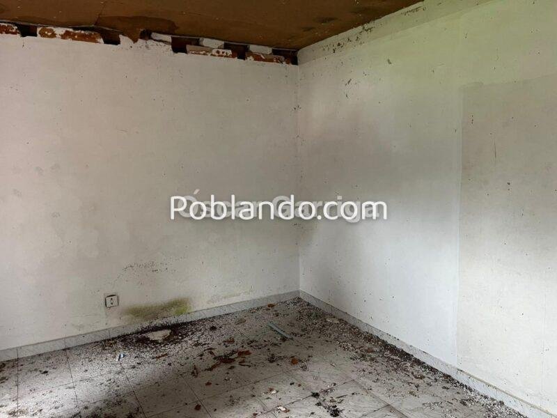 CASA DEL RURAL, CON FORJADO DE HORMIGÓN Y FINCA COLINDANTE, A SOLO 2 KM DE O CARBALLIÑO.