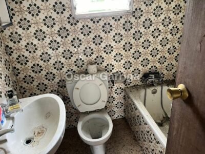 CASA DEL RURAL, CON FORJADO DE HORMIGÓN Y FINCA COLINDANTE, A SOLO 2 KM DE O CARBALLIÑO.