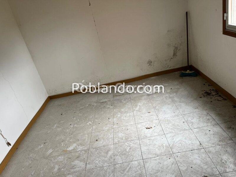 CASA DEL RURAL, CON FORJADO DE HORMIGÓN Y FINCA COLINDANTE, A SOLO 2 KM DE O CARBALLIÑO.