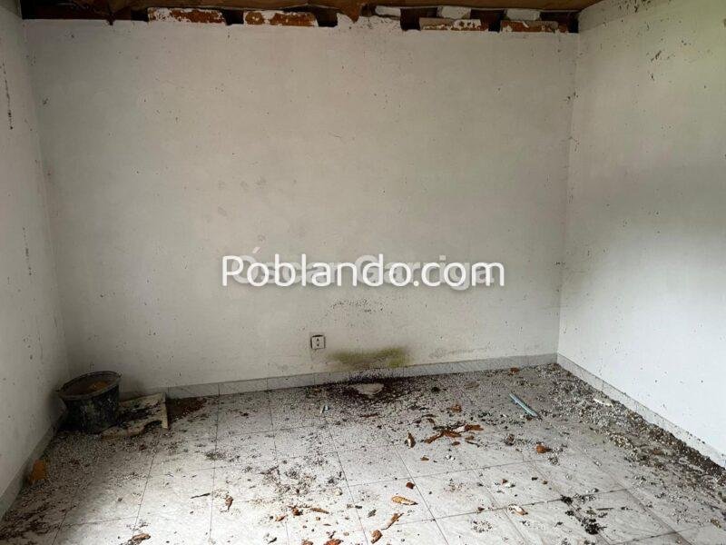 CASA DEL RURAL, CON FORJADO DE HORMIGÓN Y FINCA COLINDANTE, A SOLO 2 KM DE O CARBALLIÑO.