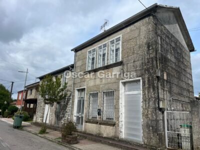 CASA DE PUEBLO GALLEGA, CON FINCA COLINDANTE, GARAJE, PLANTA BAJA Y DOS PLANTAS ALTAS. A TOLDA, CARBALLEDO (LUGO)