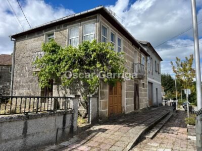 CASA DEL RURAL, FORMADA POR DOS CUERPOS DE CONSTRUCCIÓN, Y PEQUEÑA FINCA COLINDANTE. REGISTRADA. A TOLDA, CARBALLEDO (LUGO)