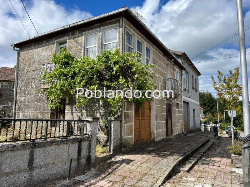 CASA DEL RURAL, FORMADA POR DOS CUERPOS DE CONSTRUCCIÓN, Y PEQUEÑA FINCA COLINDANTE. REGISTRADA. A TOLDA, CARBALLEDO (LUGO)