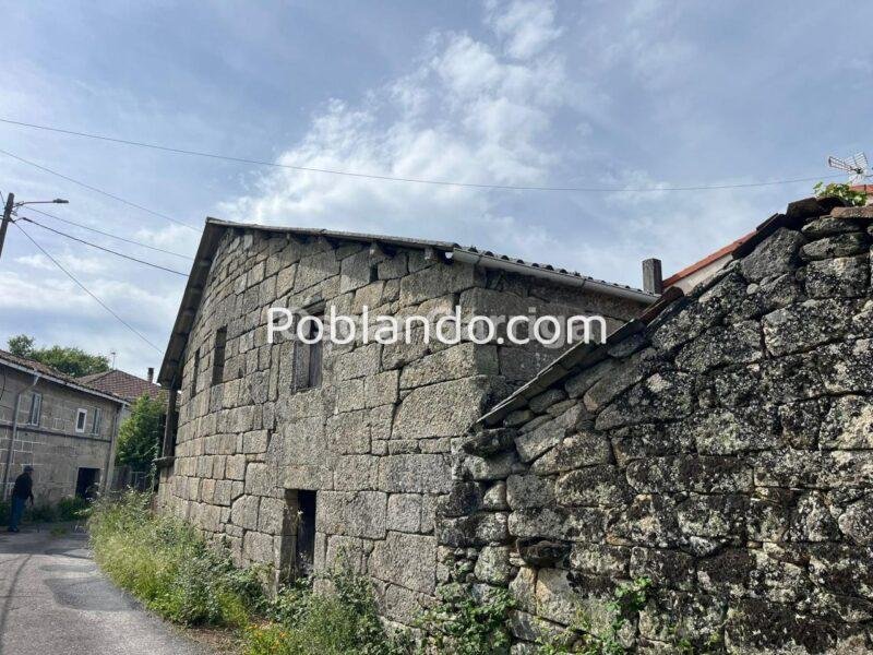 CASA DE PUEBLO PARA FINALIZAR, PARTINEDO DEL SOLAR, PAREDES DE PIEDRA Y FORJADO DE HORMIGÓN. BOUZAS, VILLAMARÍN (OURENSE).