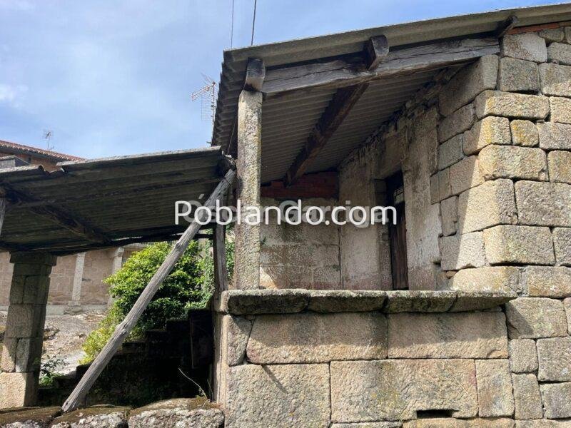 CASA DE PUEBLO PARA FINALIZAR, PARTINEDO DEL SOLAR, PAREDES DE PIEDRA Y FORJADO DE HORMIGÓN. BOUZAS, VILLAMARÍN (OURENSE).