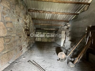 CASA DE PUEBLO PARA FINALIZAR, PARTINEDO DEL SOLAR, PAREDES DE PIEDRA Y FORJADO DE HORMIGÓN. BOUZAS, VILLAMARÍN (OURENSE).