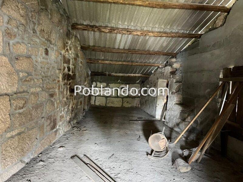 CASA DE PUEBLO PARA FINALIZAR, PARTINEDO DEL SOLAR, PAREDES DE PIEDRA Y FORJADO DE HORMIGÓN. BOUZAS, VILLAMARÍN (OURENSE).