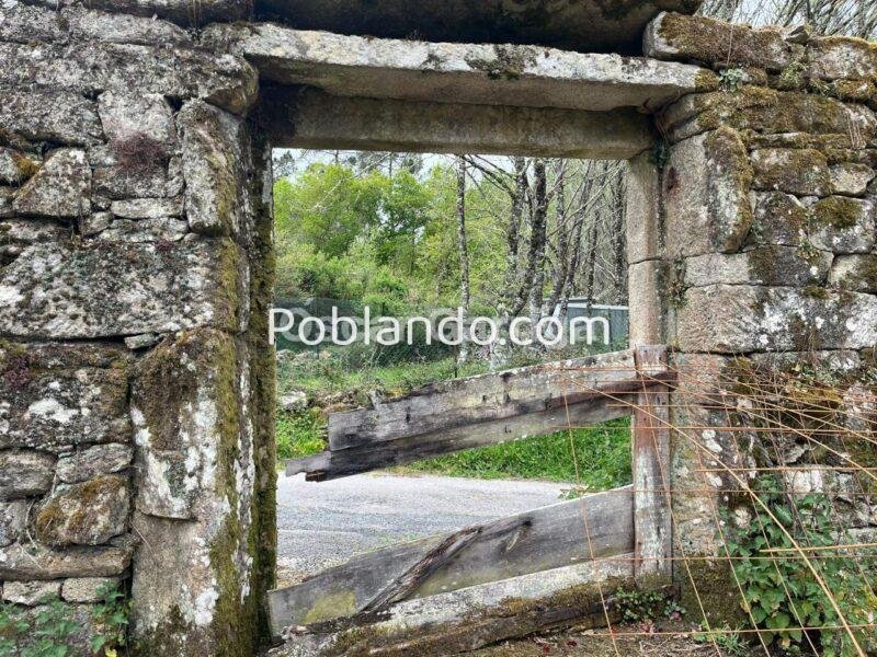 CASA PARA RESTAURAR EN EL RURAL GALLEGO, DENTRO DE UNA FINCA DE 1.000 M2. A 10 MINUTOS DE O CARBALLIÑO. PEDRIÑA, O IRIXO (OURENSE).