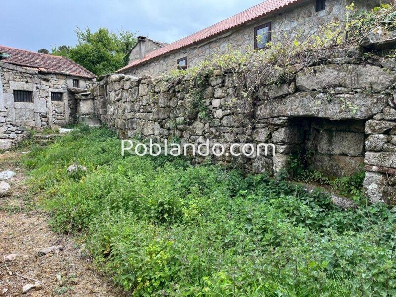 CASA PARA RESTAURAR EN EL RURAL GALLEGO, DENTRO DE UNA FINCA DE 1.000 M2. A 10 MINUTOS DE O CARBALLIÑO. PEDRIÑA, O IRIXO (OURENSE).