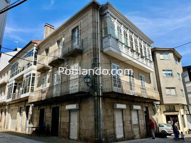 EDIFICIO SINGULAR DE 380 m2 CON FACHADAS A TRES CALLES Y POSIBILIDAD DE AMPLIAR UNA ALTURA EN PLENO CENTRO DE O CARBALLIÑO (OURENSE)