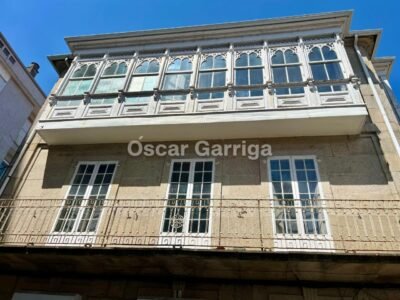 EDIFICIO SINGULAR DE 380 m2 CON FACHADAS A TRES CALLES Y POSIBILIDAD DE AMPLIAR UNA ALTURA EN PLENO CENTRO DE O CARBALLIÑO (OURENSE)