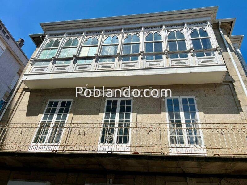 EDIFICIO SINGULAR DE 380 m2 CON FACHADAS A TRES CALLES Y POSIBILIDAD DE AMPLIAR UNA ALTURA EN PLENO CENTRO DE O CARBALLIÑO (OURENSE)