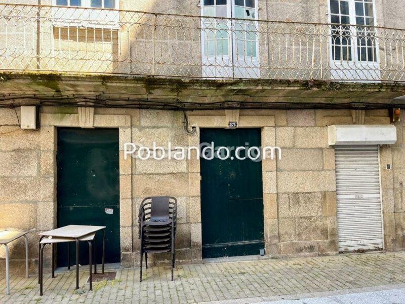 EDIFICIO SINGULAR DE 380 m2 CON FACHADAS A TRES CALLES Y POSIBILIDAD DE AMPLIAR UNA ALTURA EN PLENO CENTRO DE O CARBALLIÑO (OURENSE)