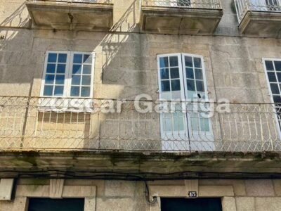 EDIFICIO SINGULAR DE 380 m2 CON FACHADAS A TRES CALLES Y POSIBILIDAD DE AMPLIAR UNA ALTURA EN PLENO CENTRO DE O CARBALLIÑO (OURENSE)
