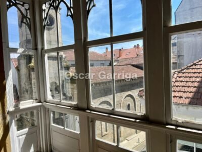 EDIFICIO SINGULAR DE 380 m2 CON FACHADAS A TRES CALLES Y POSIBILIDAD DE AMPLIAR UNA ALTURA EN PLENO CENTRO DE O CARBALLIÑO (OURENSE)