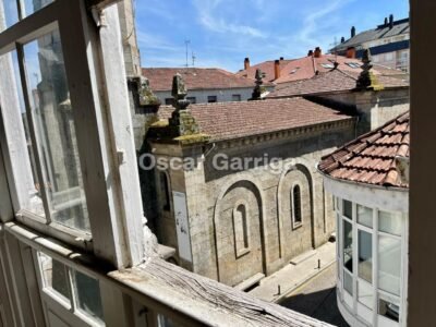 EDIFICIO SINGULAR DE 380 m2 CON FACHADAS A TRES CALLES Y POSIBILIDAD DE AMPLIAR UNA ALTURA EN PLENO CENTRO DE O CARBALLIÑO (OURENSE)